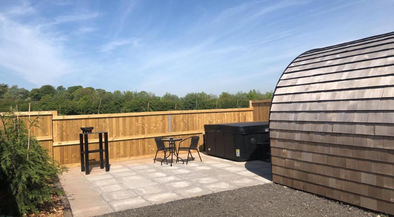 Superior Glamping Pod With Hot Tub Hotel Frodsham Ngoại thất bức ảnh